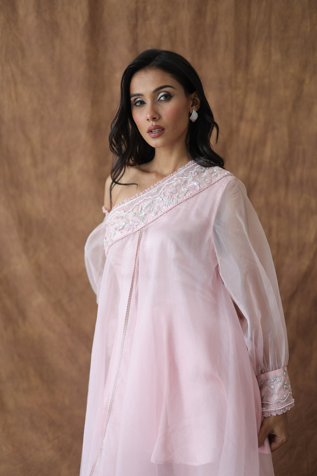 Khwaab One Shoulder Open Cape With Cigaratte Pants