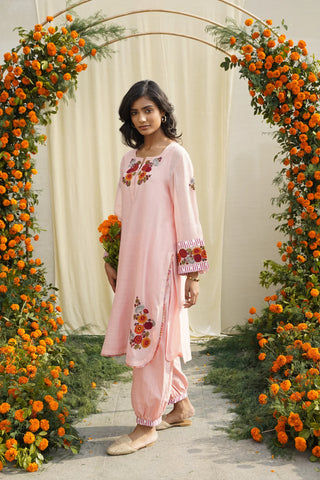 Chanderi silk kurta with single thread embroidery and salwar pants with print details