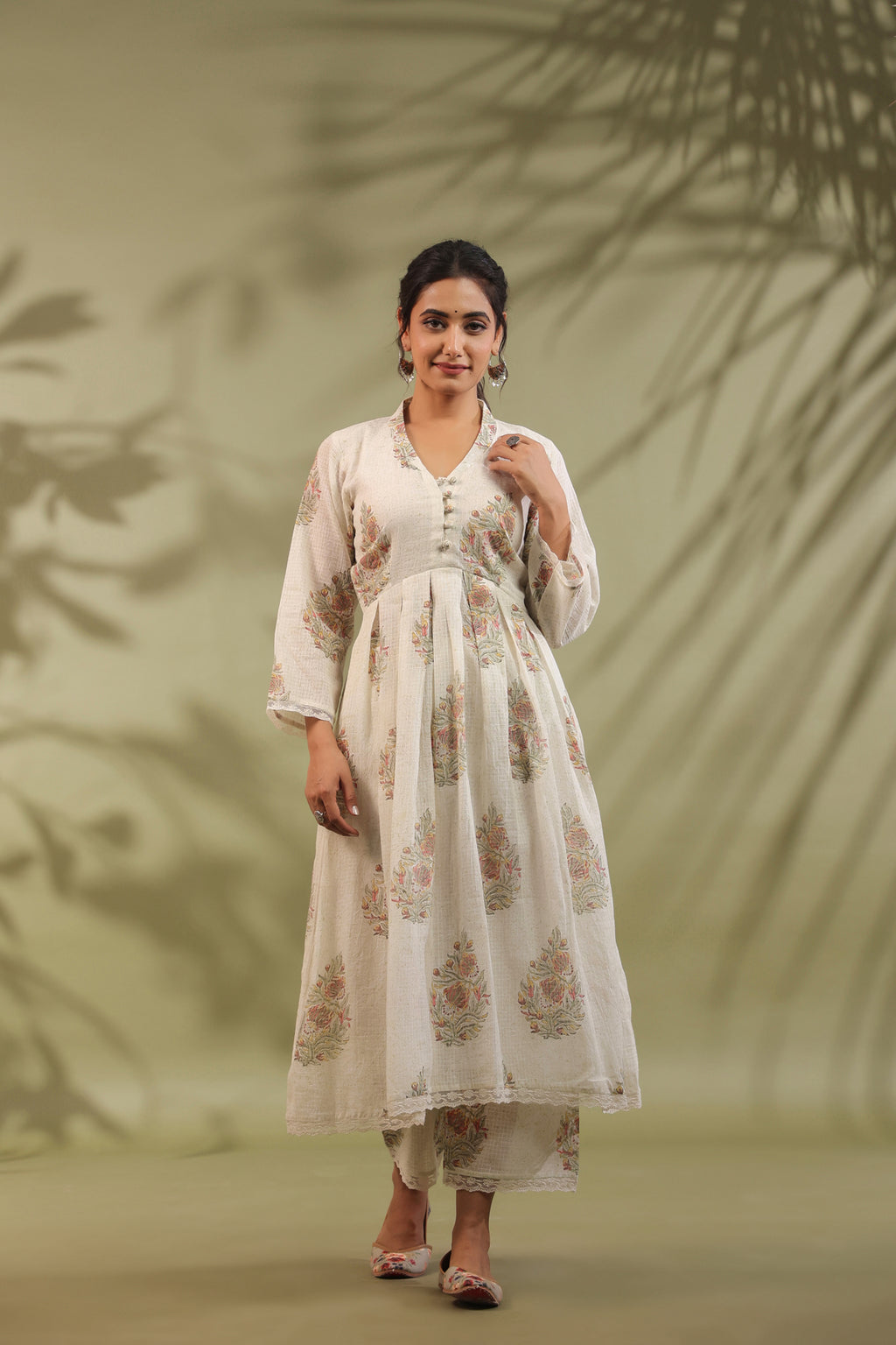 Box Pleated Kurta In Off White & Green Combination Suit Set Of 3