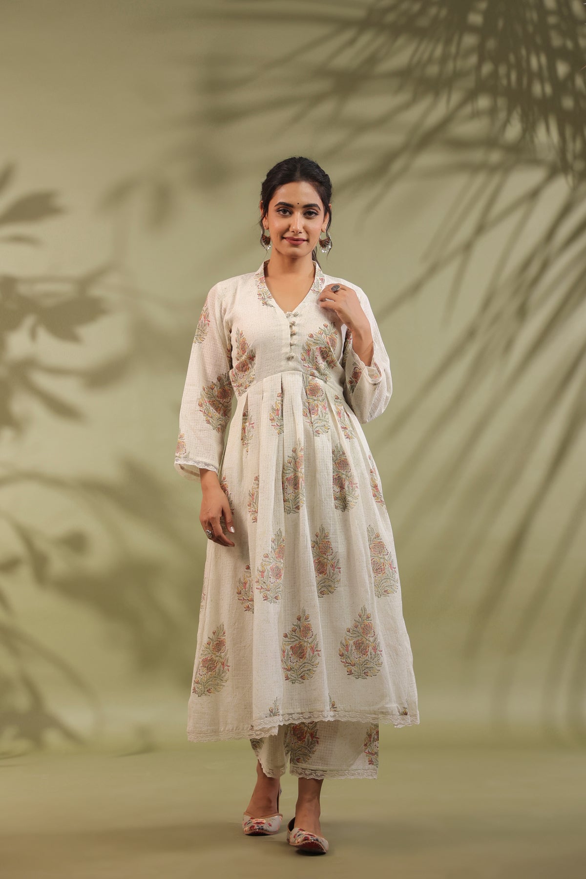 Box Pleated Kurta In Off White & Green Combination Suit Set Of 3