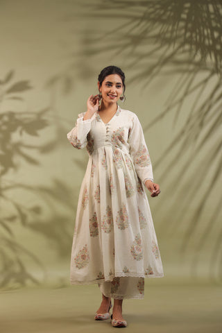 Box Pleated Kurta In Off White & Green Combination Suit Set Of 3