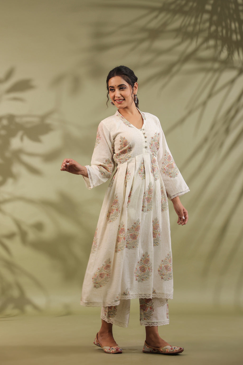 Box Pleated Kurta In Off White & Green Combination Suit Set Of 3