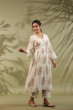 Box Pleated Kurta In Off White & Green Combination Suit Set Of 3