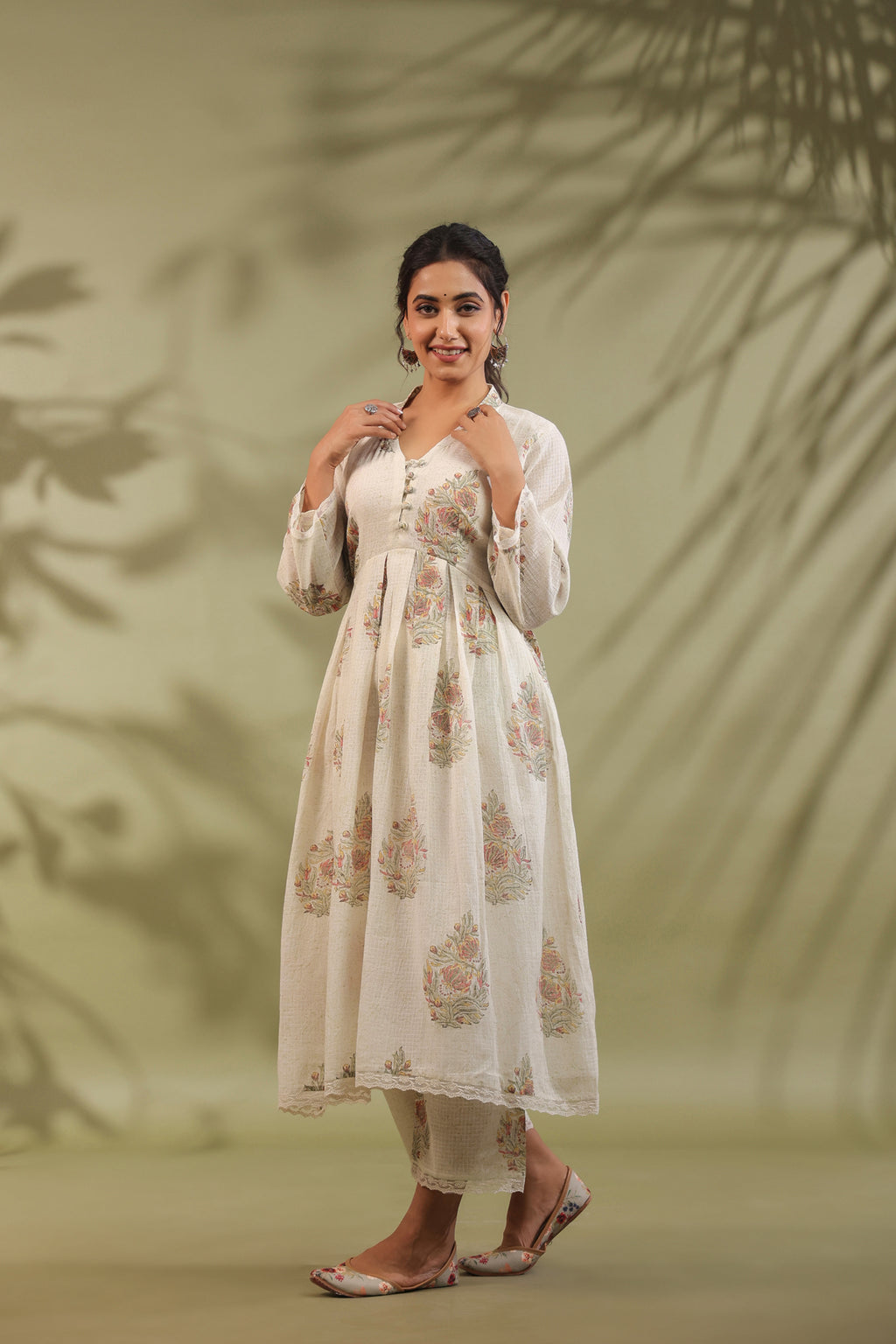 Box Pleated Kurta In Off White & Green Combination Suit Set Of 3