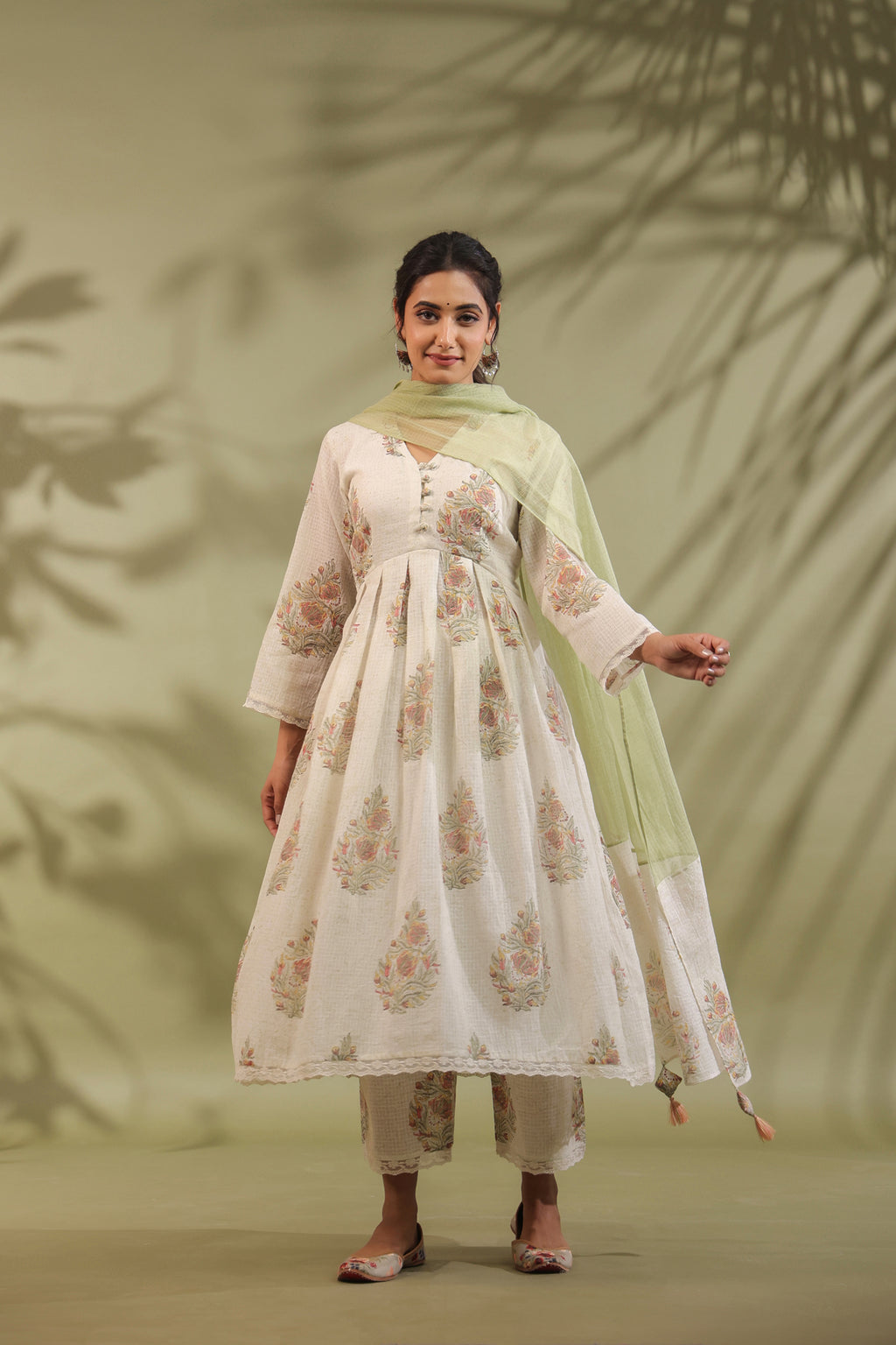 Box Pleated Kurta In Off White & Green Combination Suit Set Of 3