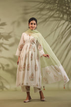 Box Pleated Kurta In Off White & Green Combination Suit Set Of 3