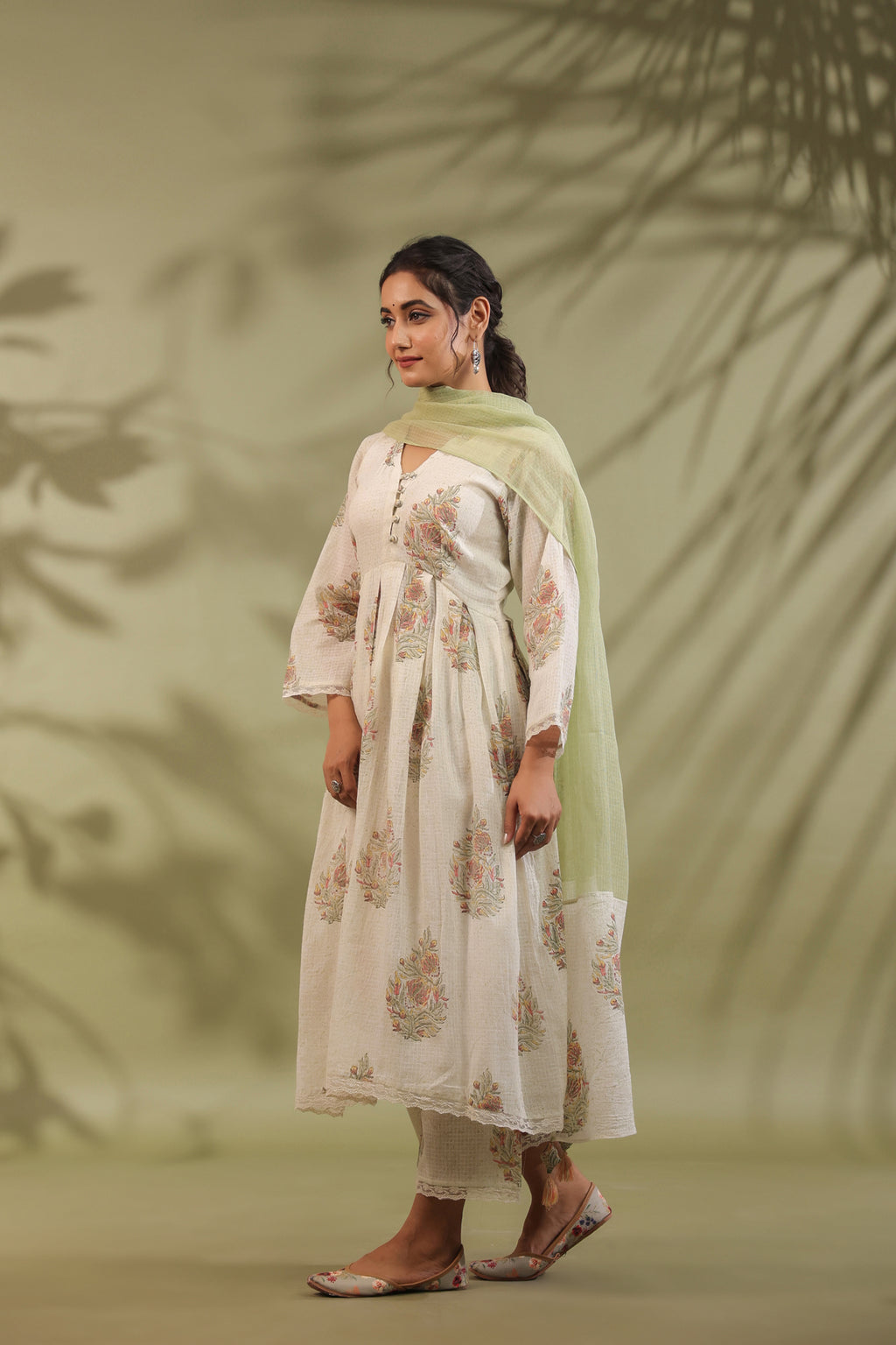 Box Pleated Kurta In Off White & Green Combination Suit Set Of 3