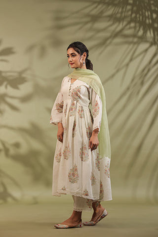 Box Pleated Kurta In Off White & Green Combination Suit Set Of 3