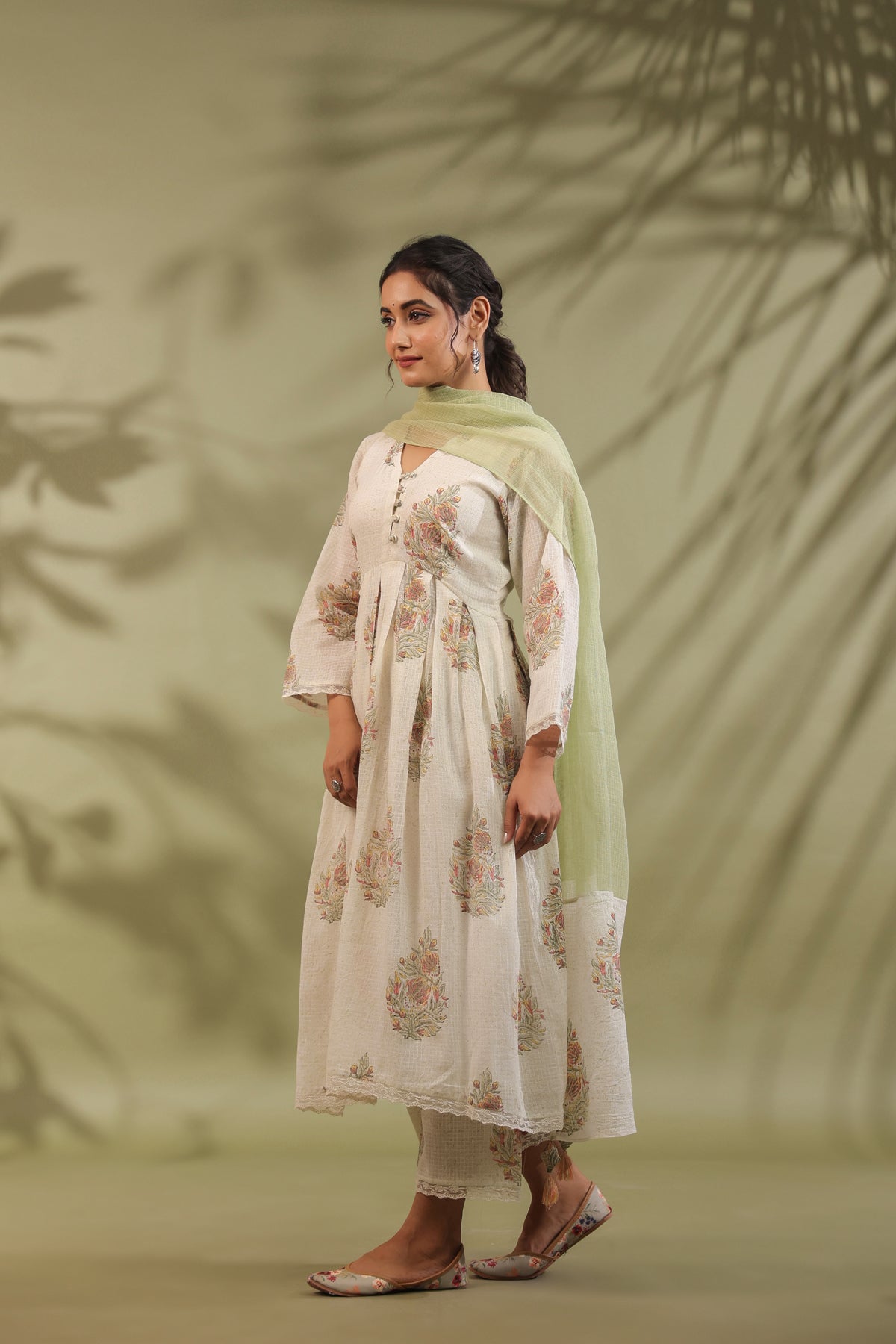 Box Pleated Kurta In Off White & Green Combination Suit Set Of 3