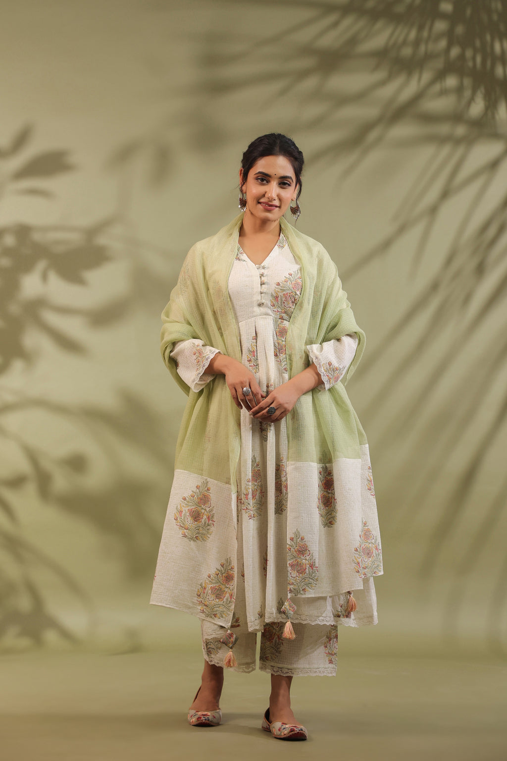 Box Pleated Kurta In Off White & Green Combination Suit Set Of 3