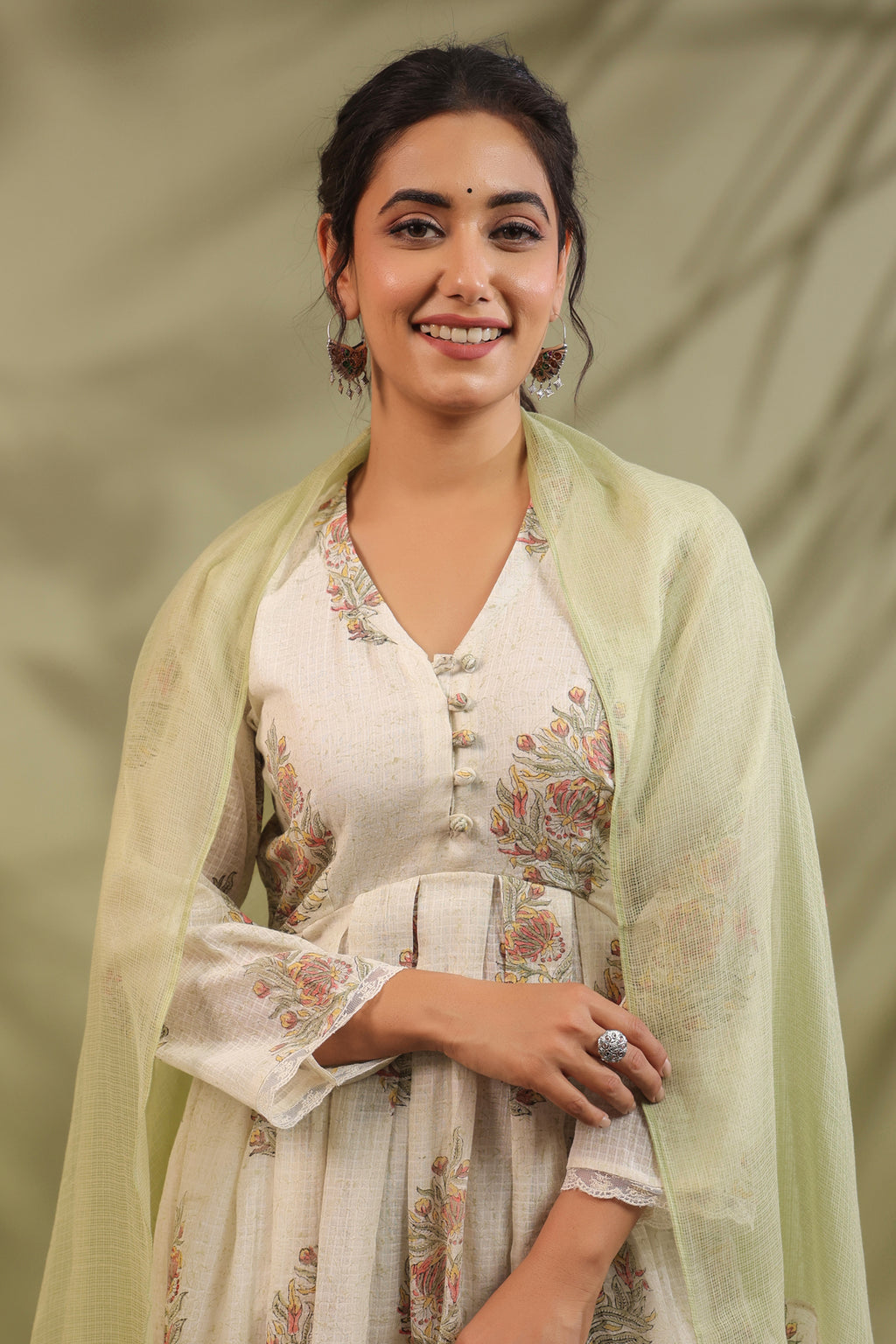 Box Pleated Kurta In Off White & Green Combination Suit Set Of 3