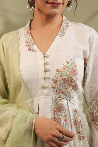 Box Pleated Kurta In Off White & Green Combination Suit Set Of 3