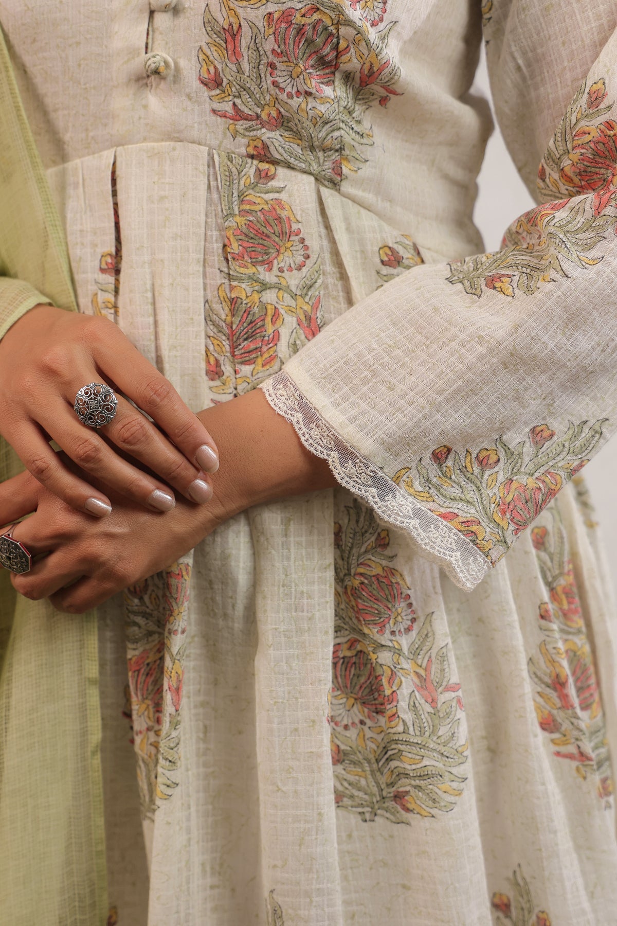 Box Pleated Kurta In Off White & Green Combination Suit Set Of 3