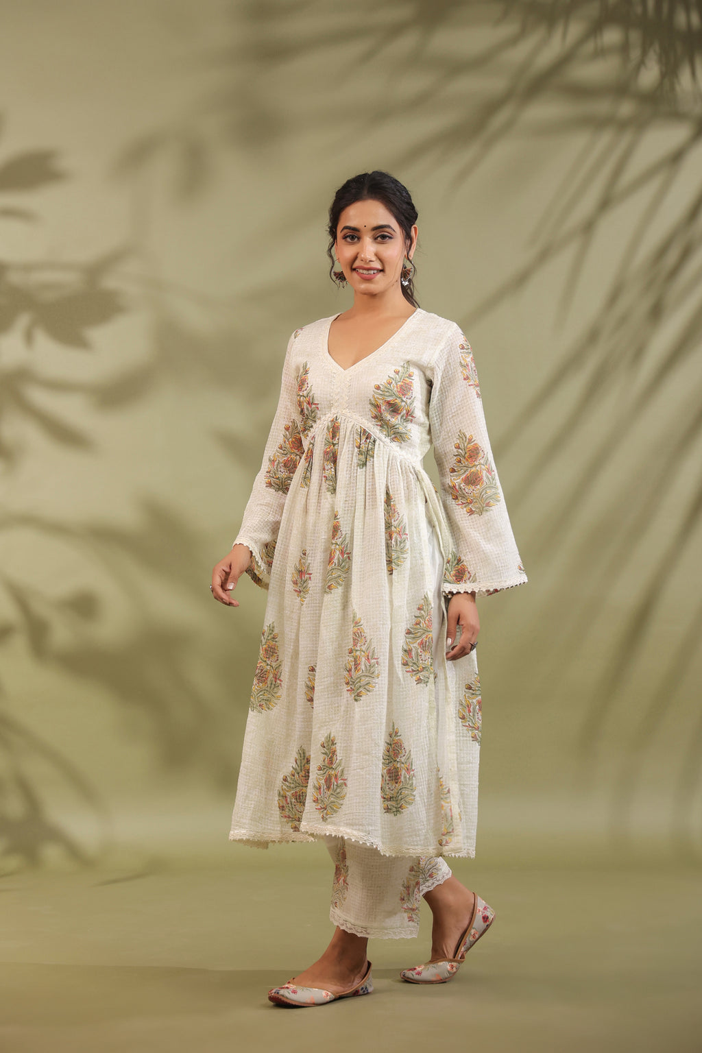 Gathered Kurta, Printed In White & Green Combination Suit Set Of 3
