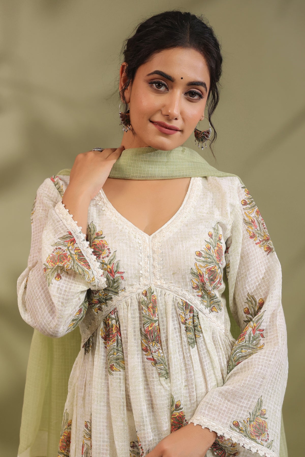 Gathered Kurta, Printed In White & Green Combination Suit Set Of 3