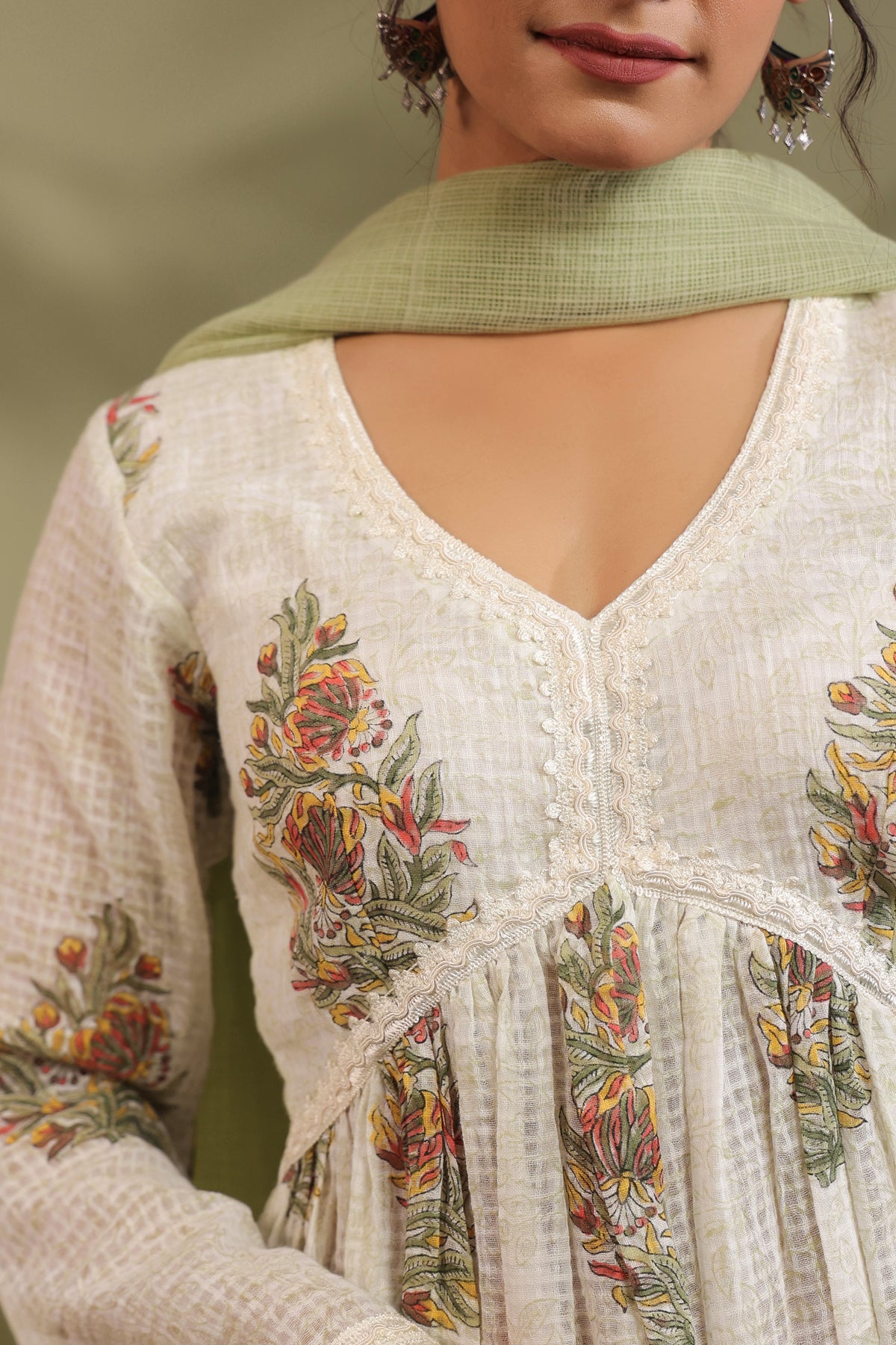 Gathered Kurta, Printed In White & Green Combination Suit Set Of 3