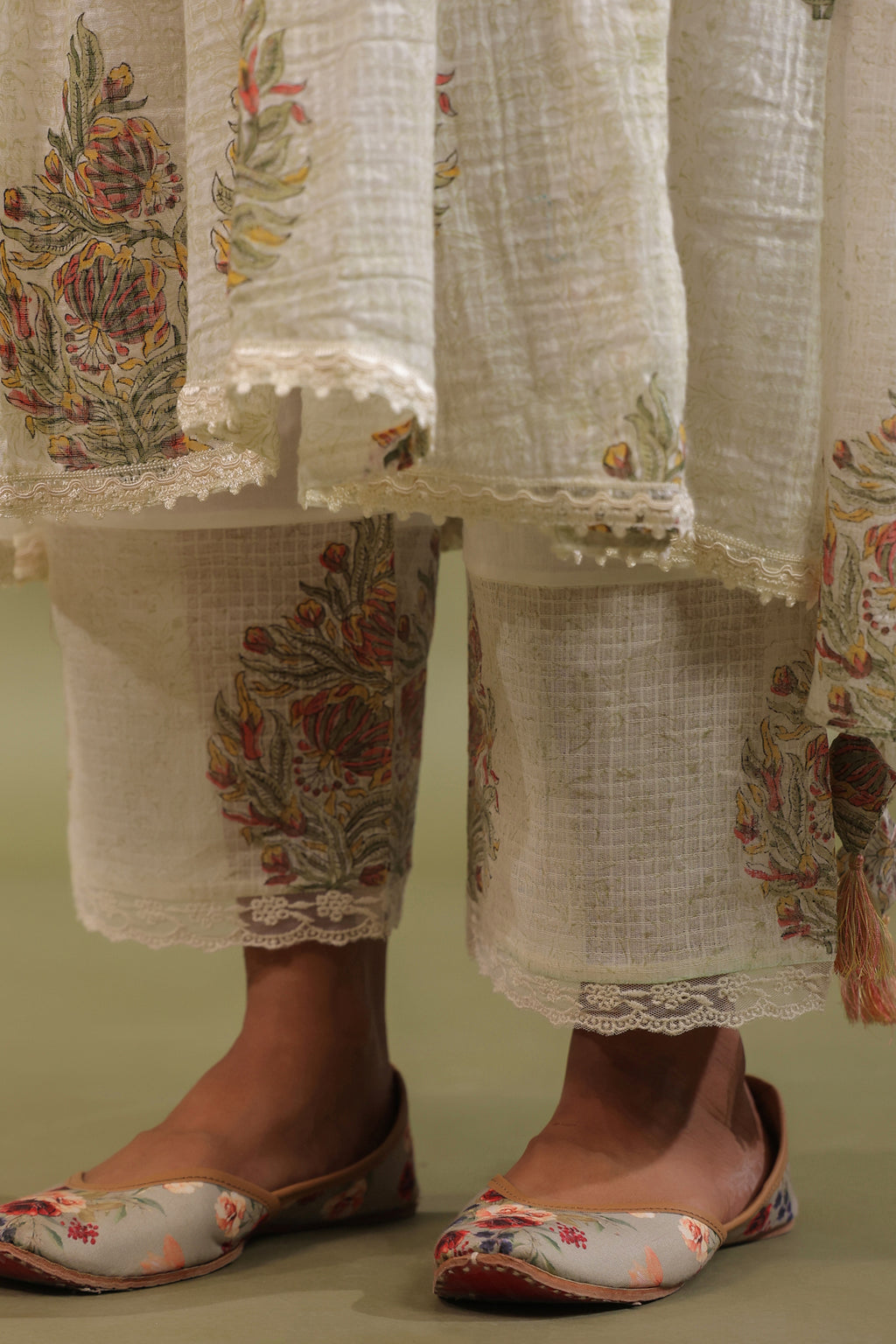 Gathered Kurta, Printed In White & Green Combination Suit Set Of 3