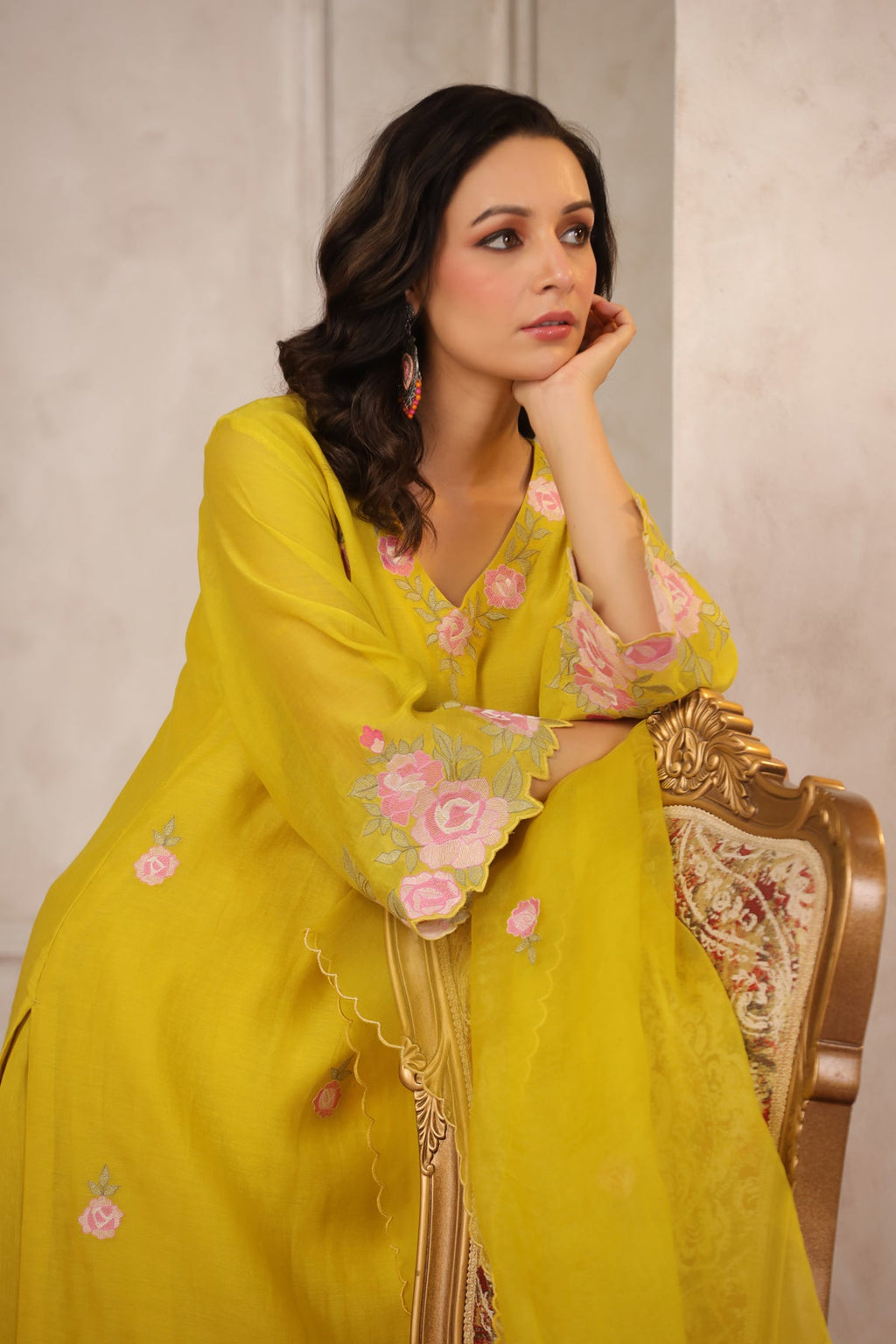 Elegant Chanderi Kurta Set with Delicate Floral Embroidery