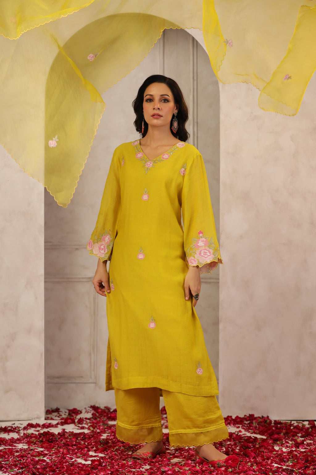 Elegant Chanderi Kurta Set with Delicate Floral Embroidery
