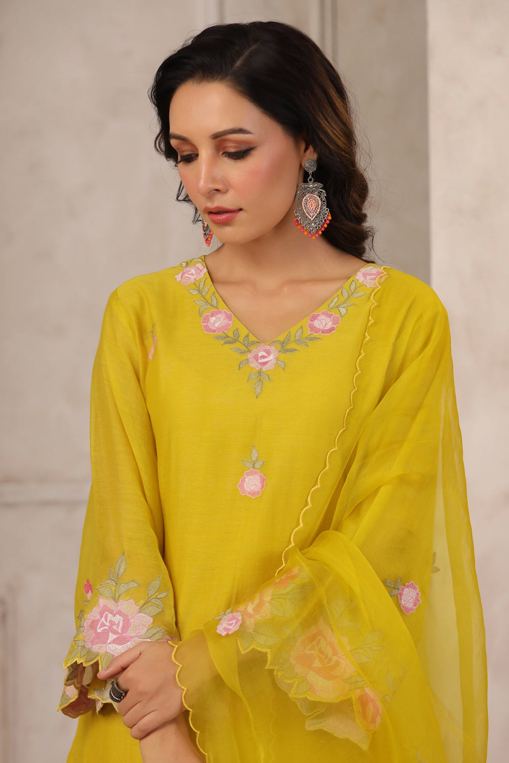 Elegant Chanderi Kurta Set with Delicate Floral Embroidery