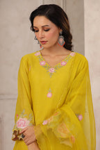 Elegant Chanderi Kurta Set with Delicate Floral Embroidery