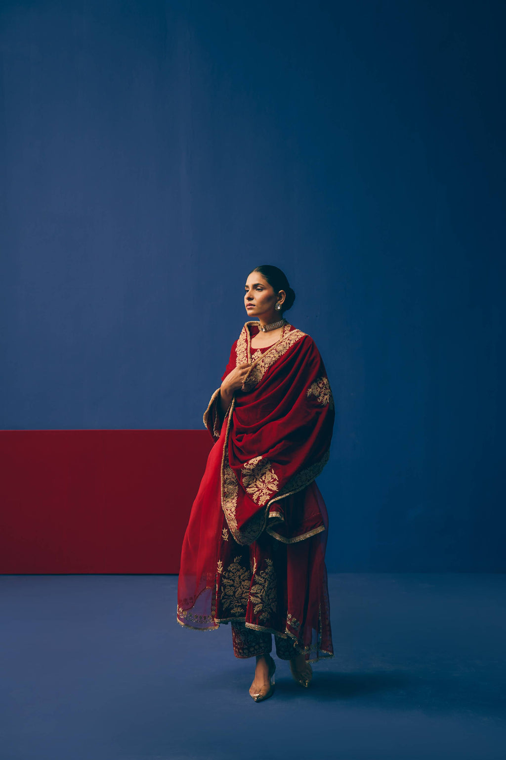 Surkh Dorika Velvet Odhni