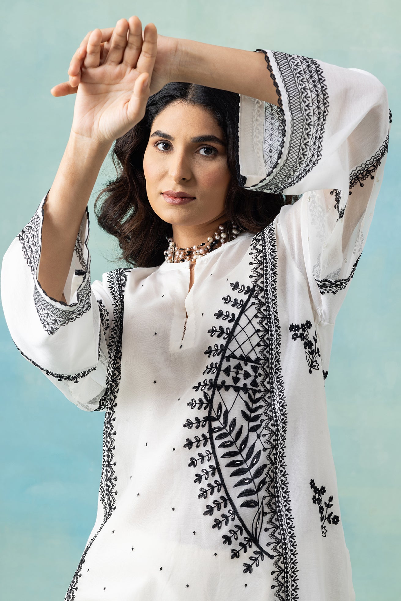 Kala Safed Kurta Set Secondary image