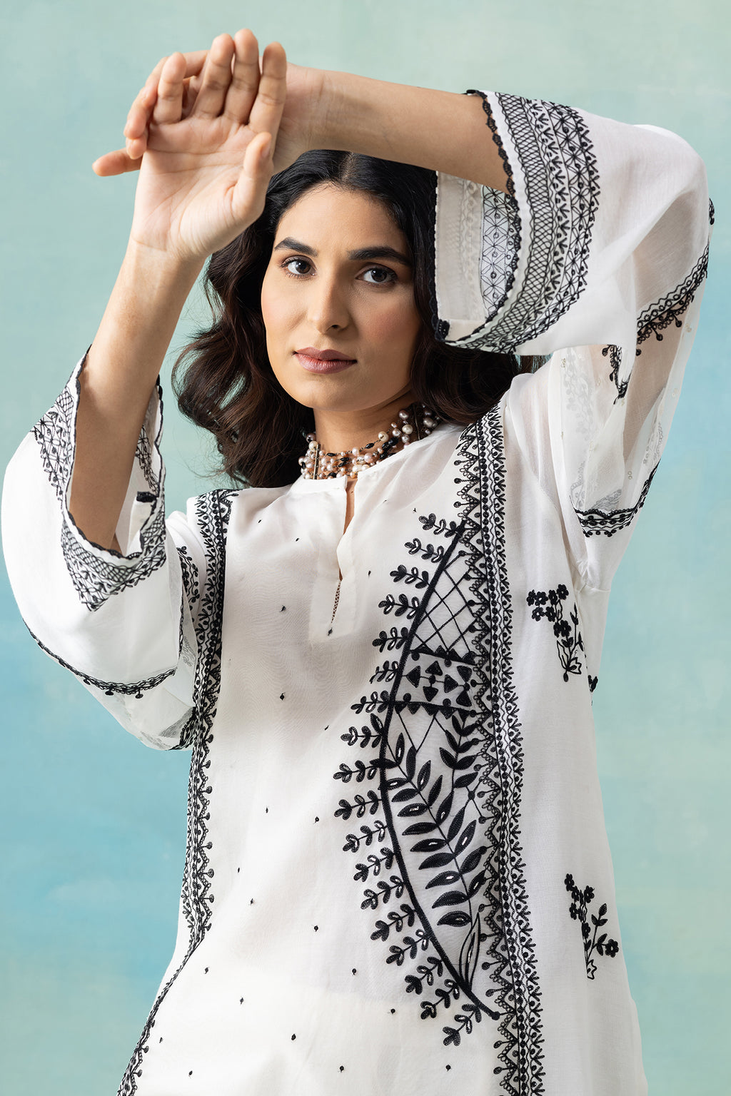 Kala Safed Kurta Set
