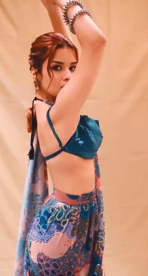 Avneet Kaur In Sea Breeze