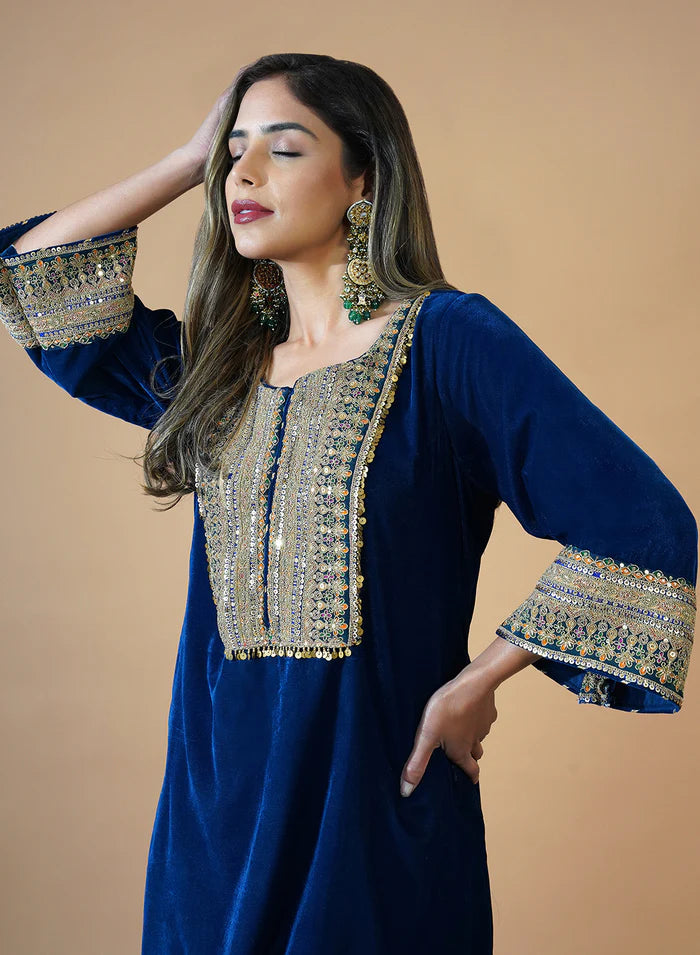 Yashvi Velvet Set Main image